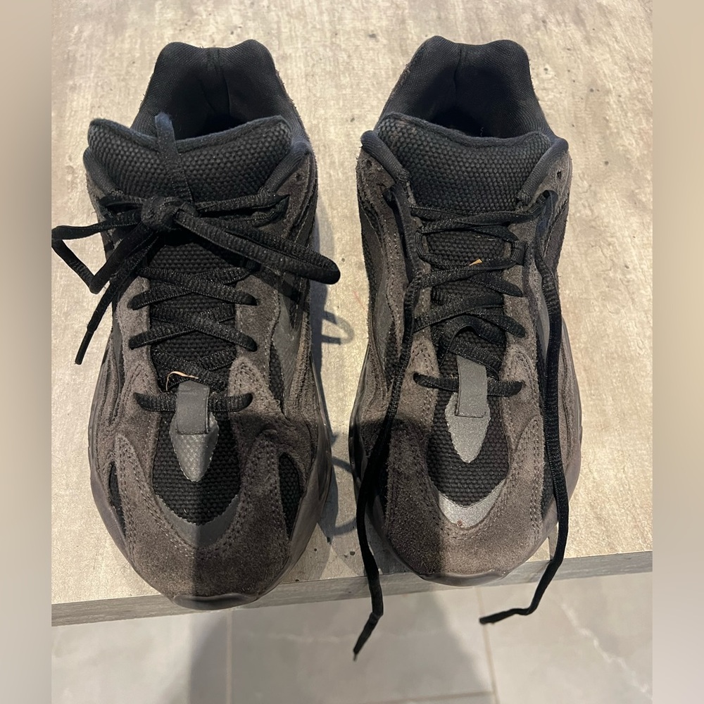 100% Authentic Yeezy size 7